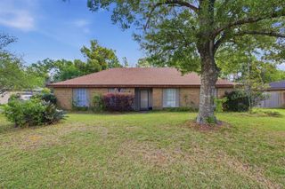 4711 E Greenfield Circle, Lake Charles, LA 70605
