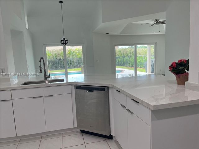 814 Heron Rd, Weston, FL 33326