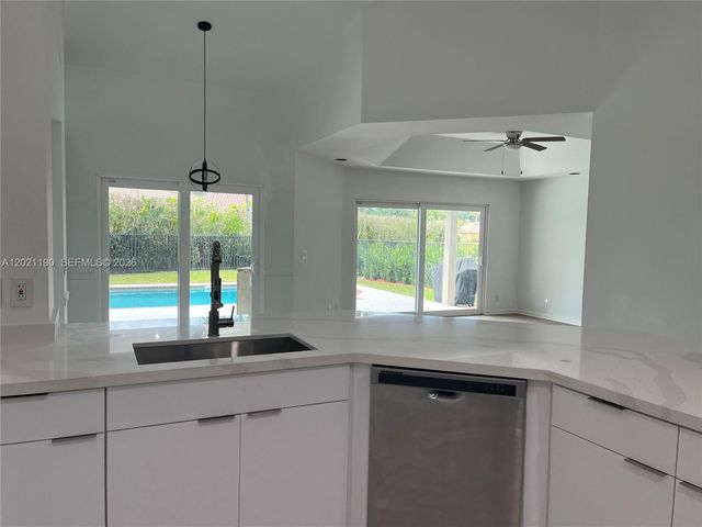 814 Heron Rd, Weston, FL 33326