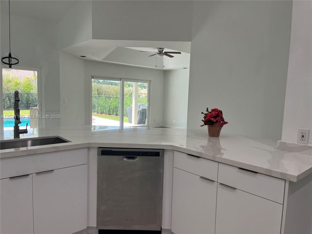 814 Heron Rd, Weston, FL 33326