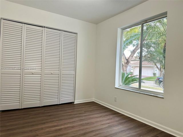 814 Heron Rd, Weston, FL 33326