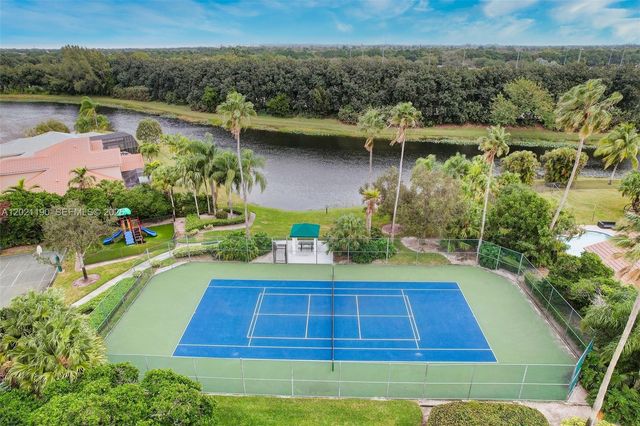 814 Heron Rd, Weston, FL 33326