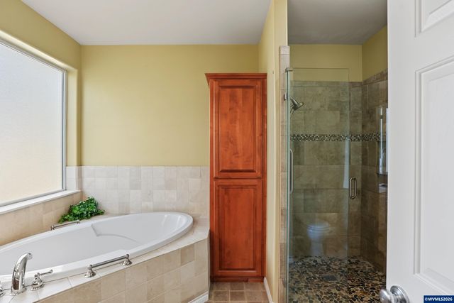 2121 North Albany Rd NW, Albany, OR 97321