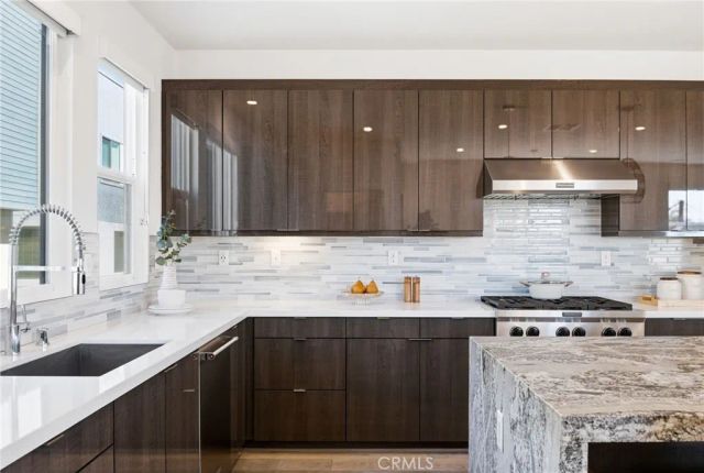 627 Cardiff Reef, Costa Mesa, CA 92627