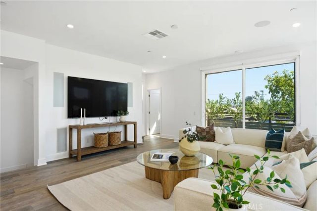 627 Cardiff Reef, Costa Mesa, CA 92627