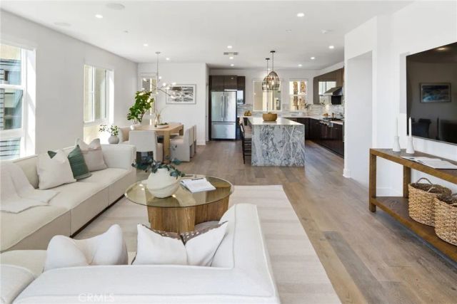 627 Cardiff Reef, Costa Mesa, CA 92627