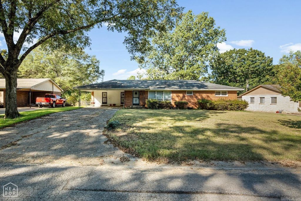 1821 James, Jonesboro, AR 72401
