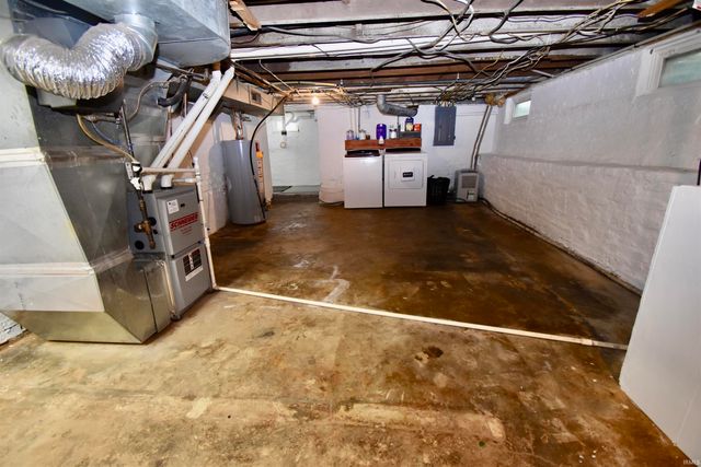 130 W Evergreen Road, Evansville, IN 47710