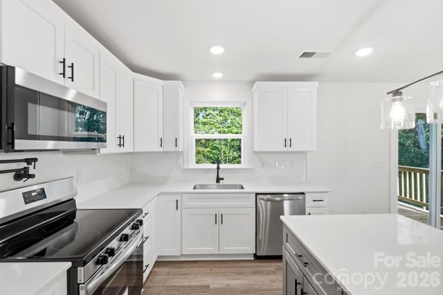 1074 Mountain Crest Drive, Kings Mountain, NC 28086