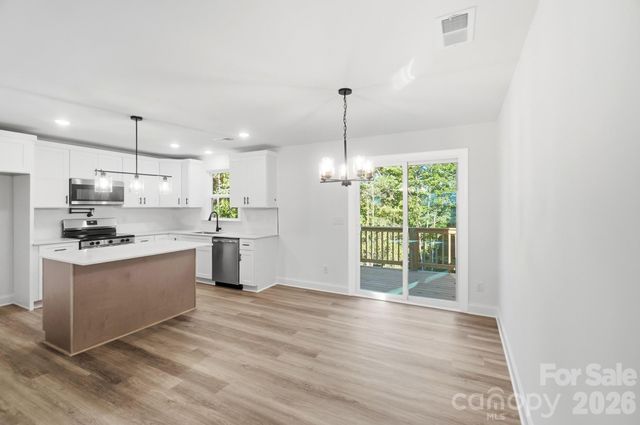 1074 Mountain Crest Drive, Kings Mountain, NC 28086