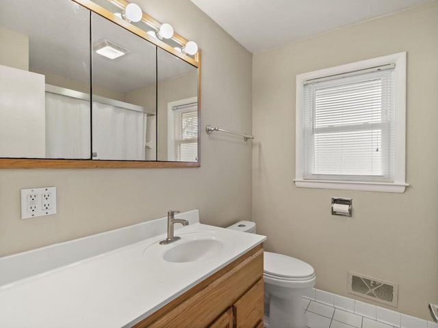 3025 S 72nd STREET, West Allis, WI 53219