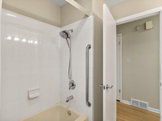 3025 S 72nd STREET, West Allis, WI 53219