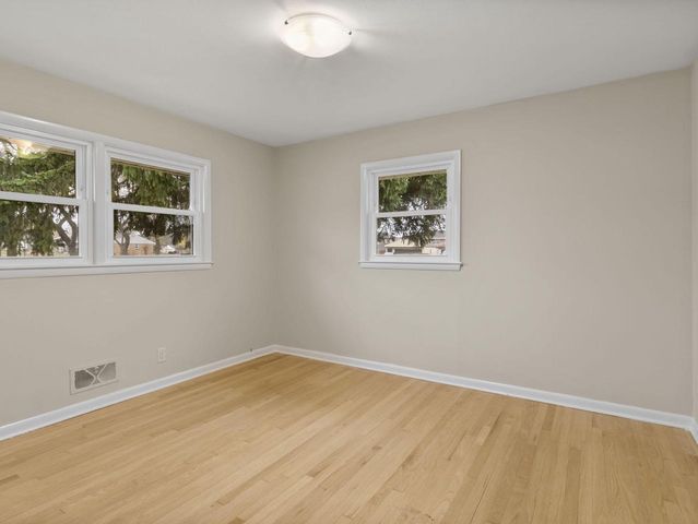 3025 S 72nd STREET, West Allis, WI 53219