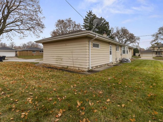3025 S 72nd STREET, West Allis, WI 53219