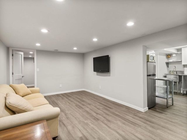 3025 S 72nd STREET, West Allis, WI 53219