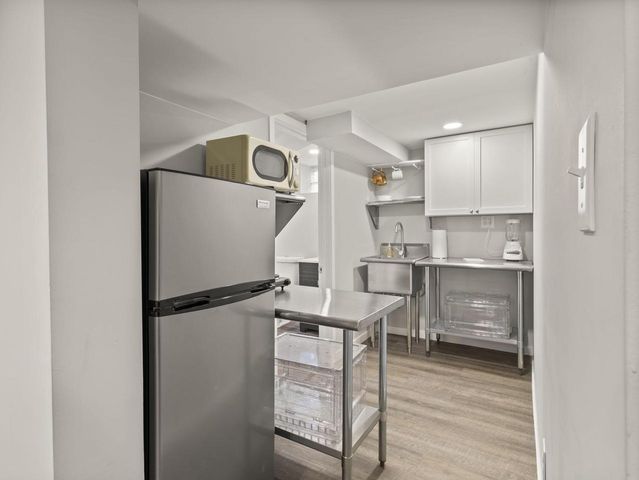 3025 S 72nd STREET, West Allis, WI 53219