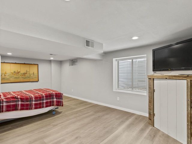 3025 S 72nd STREET, West Allis, WI 53219