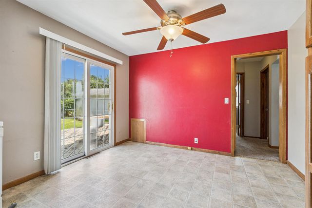 1269 Scott Avenue, Waterloo, IA 50701