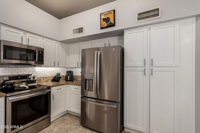 2348 W COMSTOCK Drive, Chandler, AZ 85224