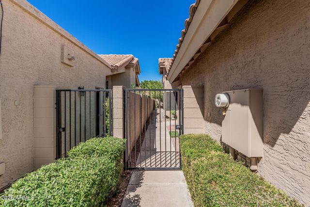 2348 W COMSTOCK Drive, Chandler, AZ 85224