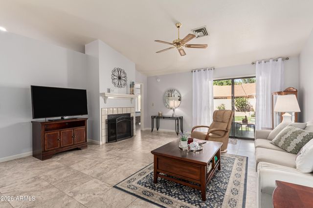 2348 W COMSTOCK Drive, Chandler, AZ 85224