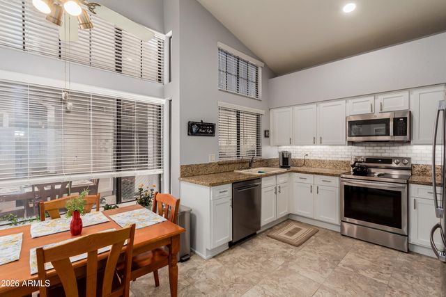 2348 W COMSTOCK Drive, Chandler, AZ 85224