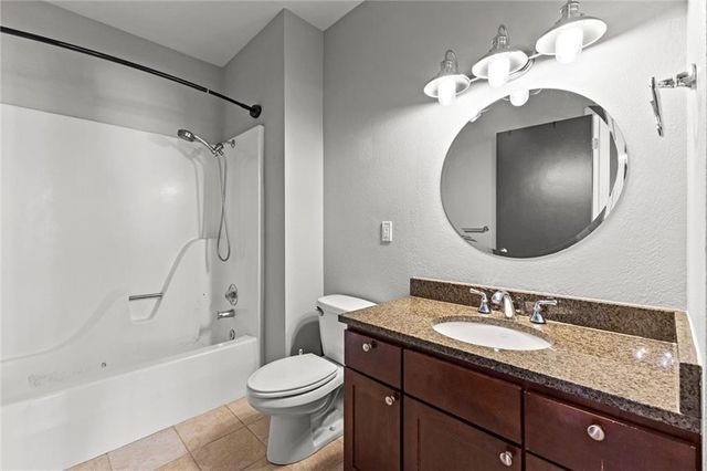 308 W 8TH Street 513, Kansas City, MO 64105