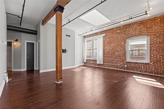 308 W 8TH Street 513, Kansas City, MO 64105