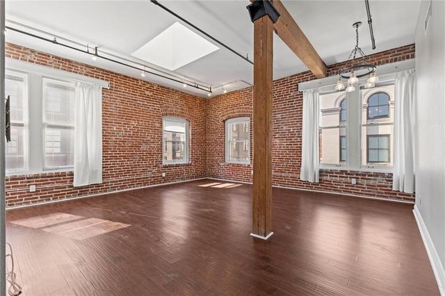 308 W 8TH Street 513, Kansas City, MO 64105