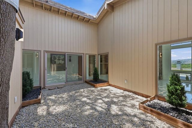 5813 Old Ranch, Riverside, CA 92504