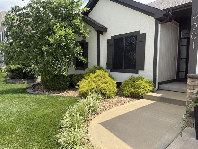 9001 N Norton Avenue, Kansas City, MO 64156