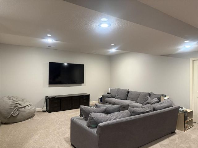 9001 N Norton Avenue, Kansas City, MO 64156