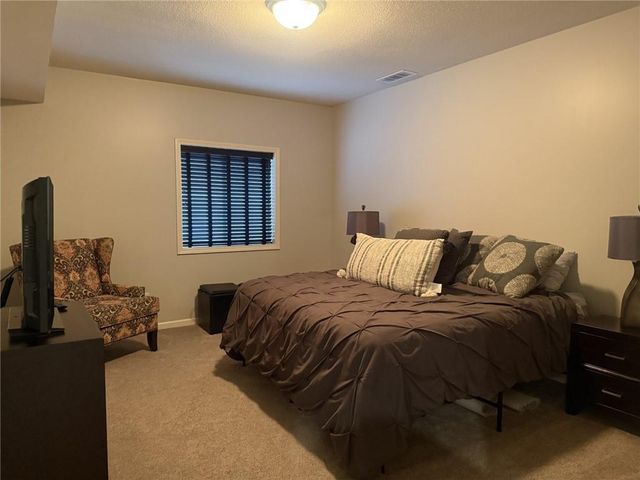 9001 N Norton Avenue, Kansas City, MO 64156
