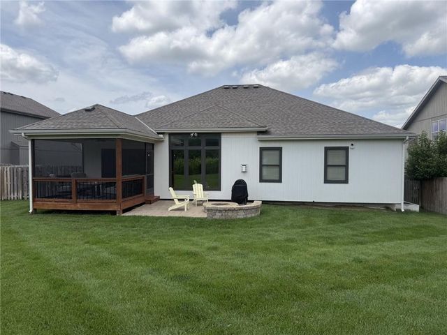 9001 N Norton Avenue, Kansas City, MO 64156