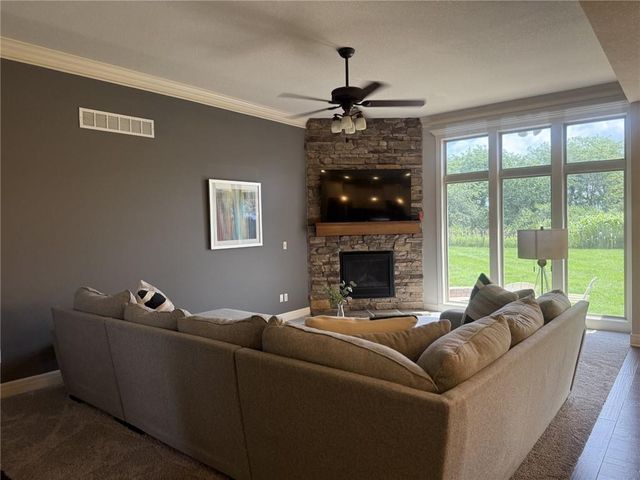 9001 N Norton Avenue, Kansas City, MO 64156
