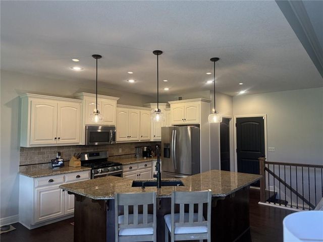 9001 N Norton Avenue, Kansas City, MO 64156