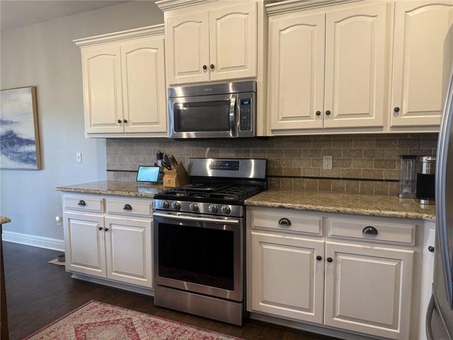 9001 N Norton Avenue, Kansas City, MO 64156