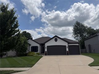 9001 N Norton Avenue, Kansas City, MO 64156