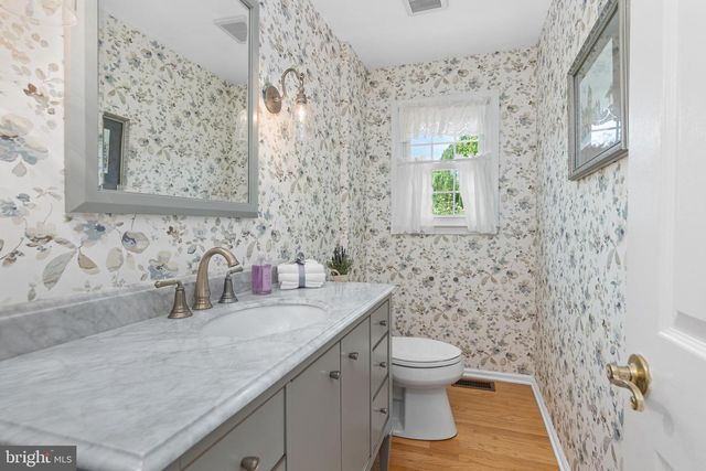 13 BEDFORD LN, Newtown, PA 18940