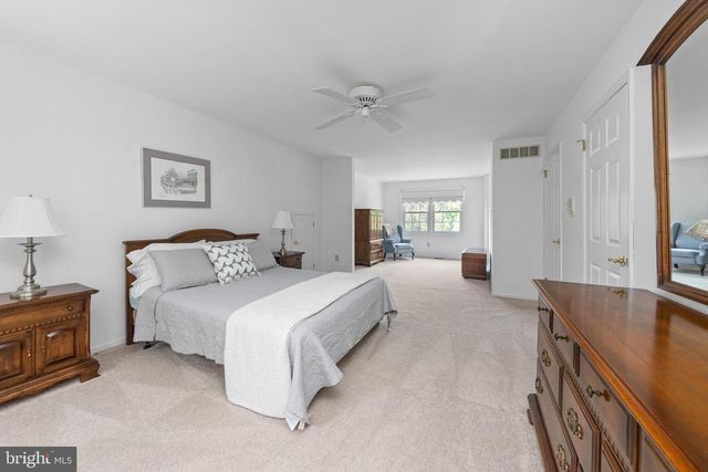13 BEDFORD LN, Newtown, PA 18940