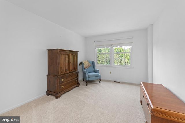 13 BEDFORD LN, Newtown, PA 18940