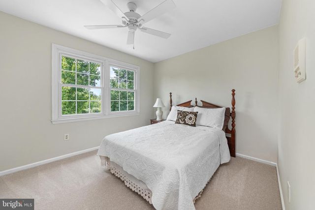 13 BEDFORD LN, Newtown, PA 18940