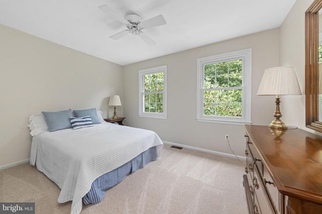 13 BEDFORD LN, Newtown, PA 18940