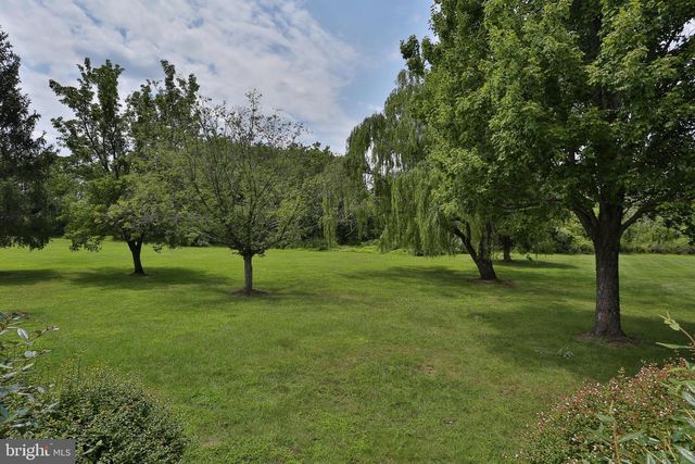 13 BEDFORD LN, Newtown, PA 18940