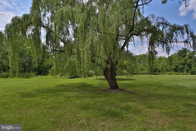 13 BEDFORD LN, Newtown, PA 18940