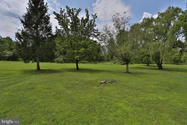 13 BEDFORD LN, Newtown, PA 18940