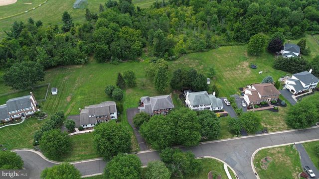 13 BEDFORD LN, Newtown, PA 18940