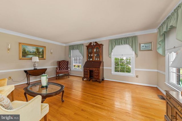 13 BEDFORD LN, Newtown, PA 18940