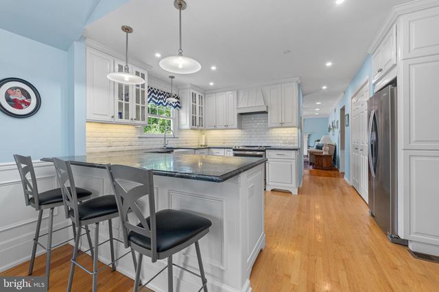 13 BEDFORD LN, Newtown, PA 18940