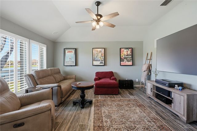 537 Pinehurst, Portland, TX 78374